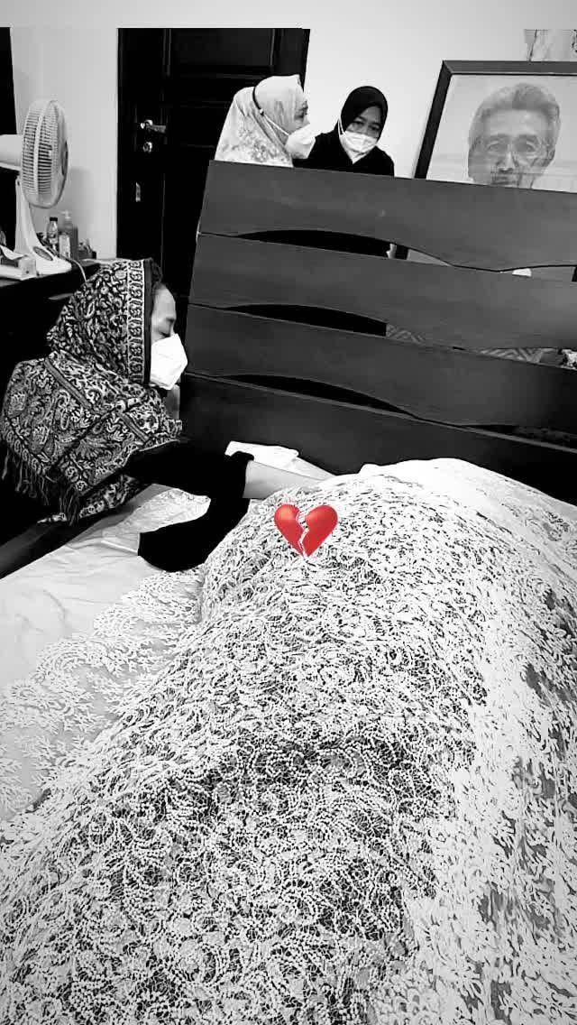 Pemakaman mertua Arumi Bachsin (Instagram.com/missputriwulandari/)