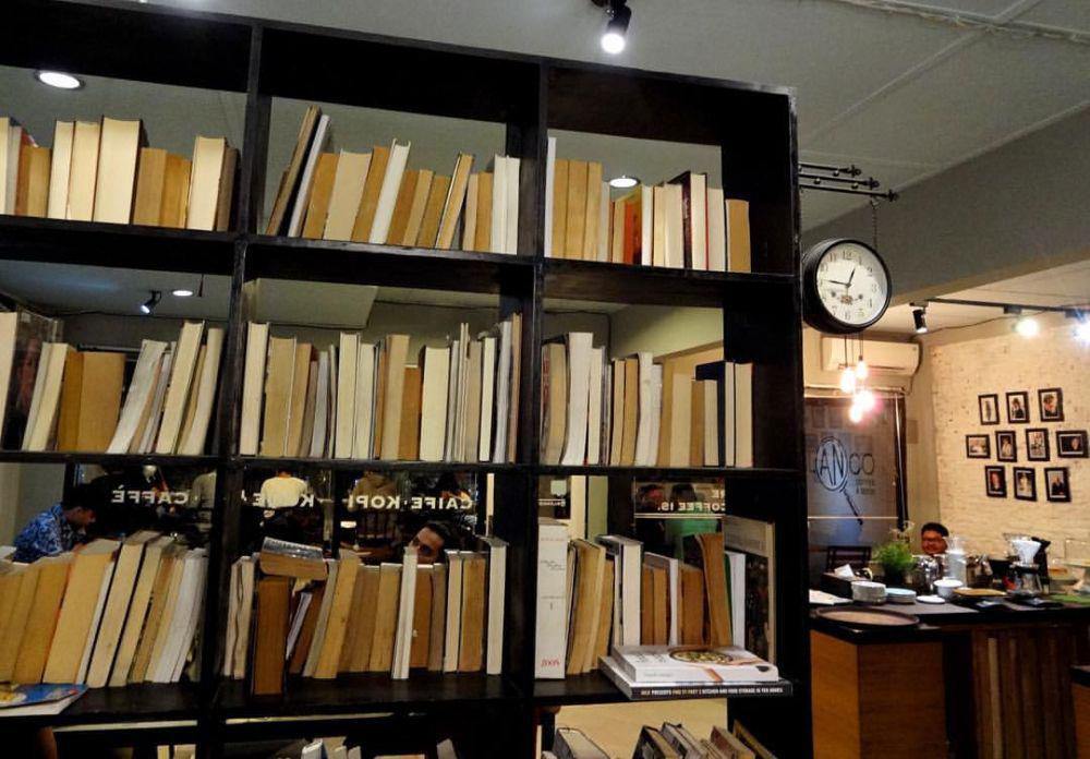 5 Book Cafe di Jogja, Baca Buku Favorit Ditemani Kopi