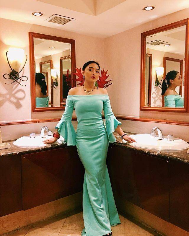 inspirasi gaya kondangan warna tosca (instagram.com/almirandni)