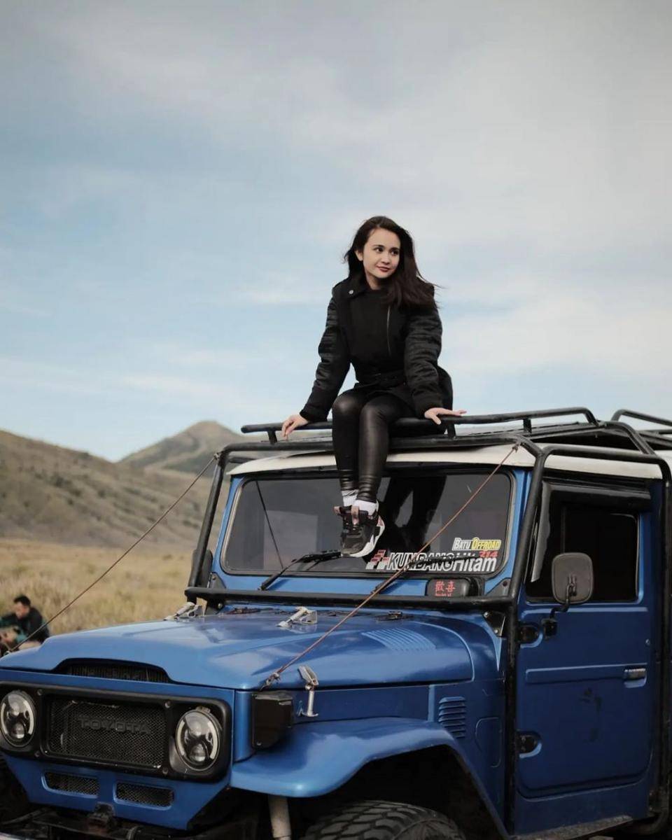 OOTD traveling ala Michelle Ziudith (instagram.com/michelleziu)