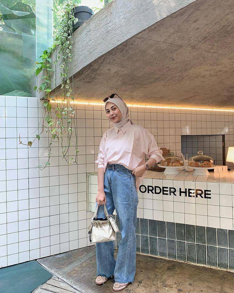 potret Dianty Annisa yang memakai kemeja (instagram.com/diantyy.a)