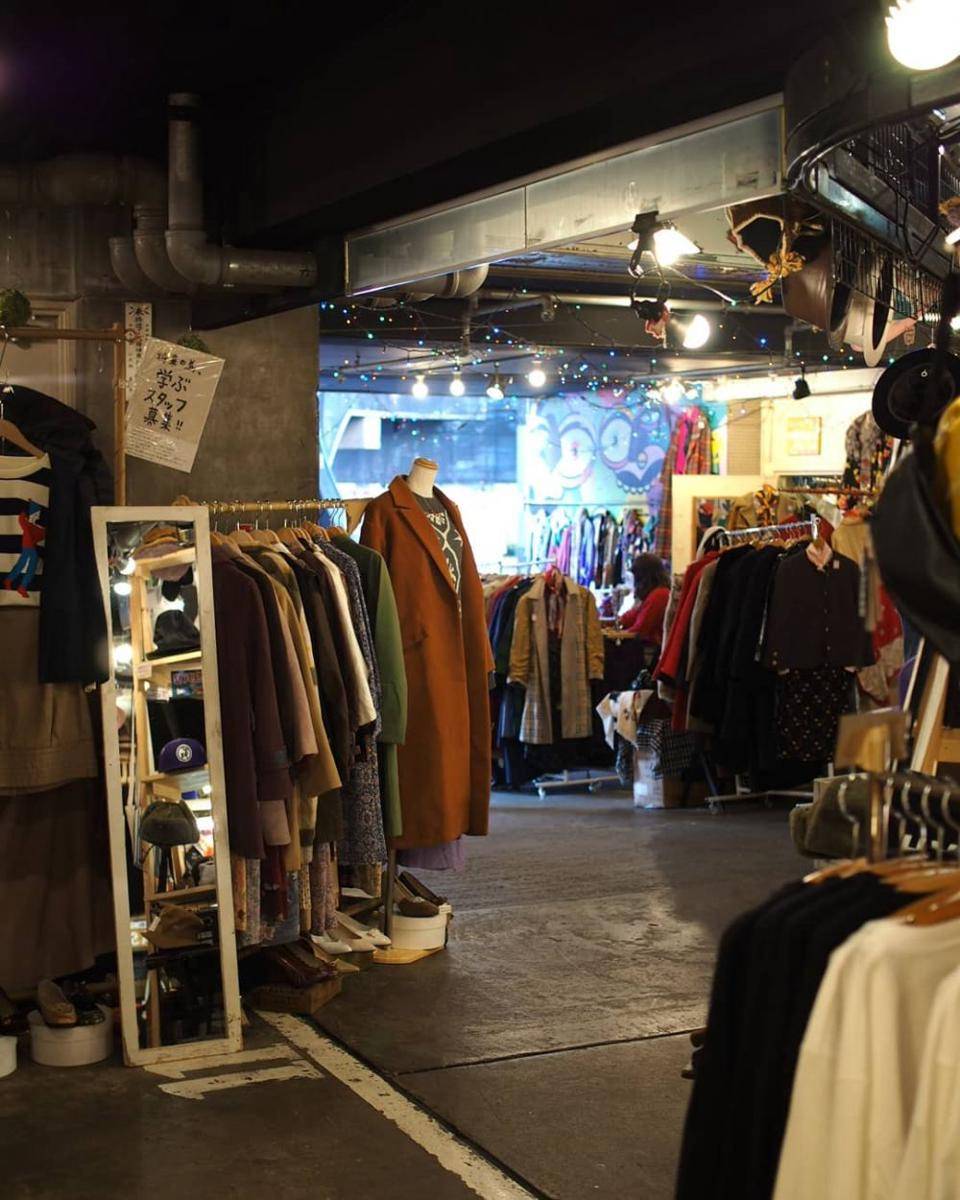 Toyo hyakkaten (instagram.com/kcf_photo_fashion)