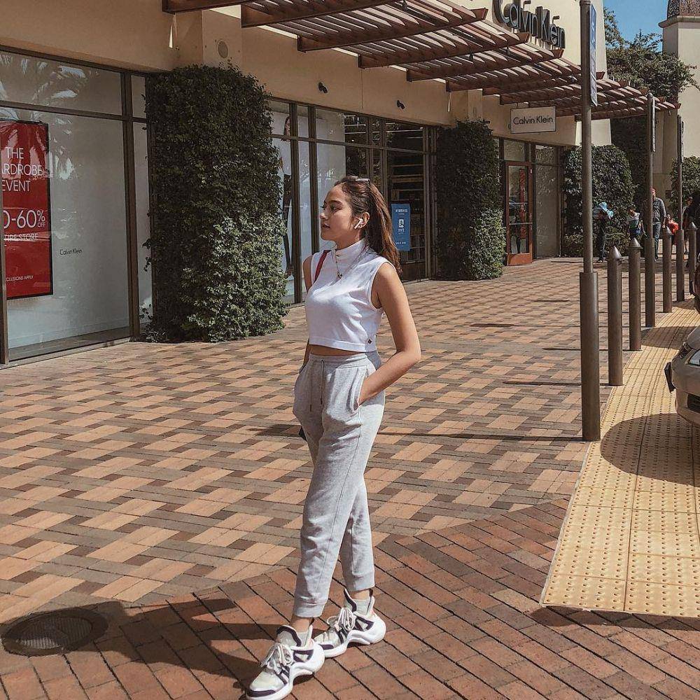 outfit street style ala Salshabilla Adriani (instagram.com/salshabillaadr)
