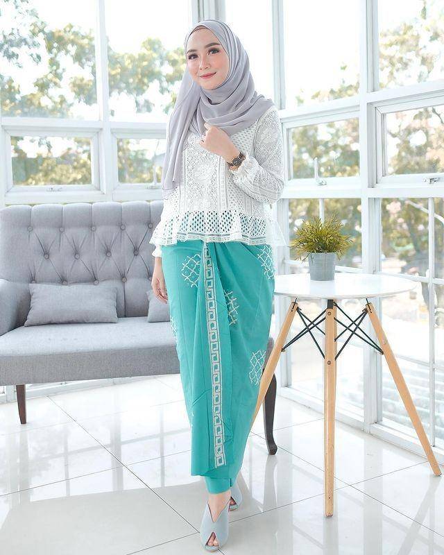 inspirasi gaya kondangan warna tosca (instagram.com/nurulhikmahfebriany)
