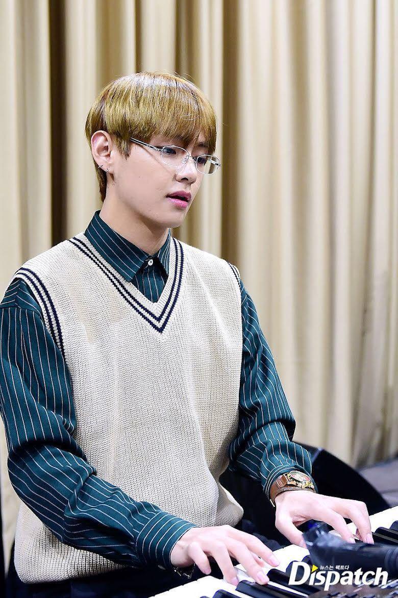 vest V BTS (twitter.com/TheDailyNoona)