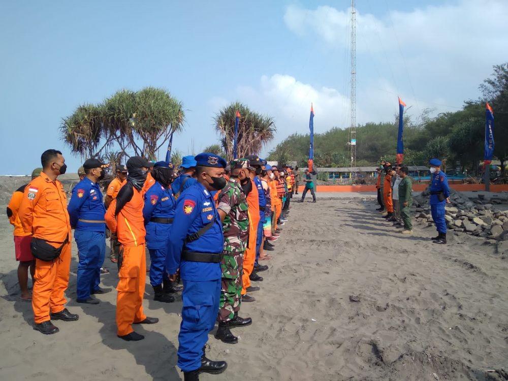 Upacara penutupan pencarian korban laka laut di Pantai Parangtritis yang menimpa Catur Prasetya (17). (Dok. Basarnas Yogyakarta)