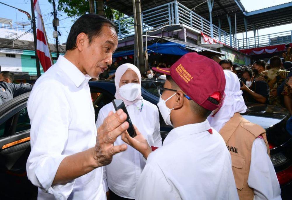 Momen Jokowi Ditodong Jurnalis Cilik di Pasar Pucang Surabaya