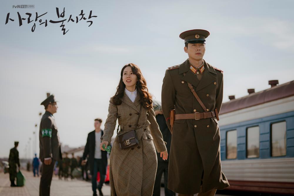 cuplikan drama Crash Landing On You (program.tving.com)