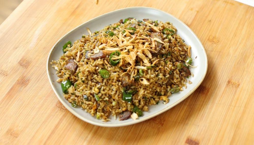Resep Nasi Goreng Bebek Cabai Ijo ala Solaria, Seenak Aslinya!
