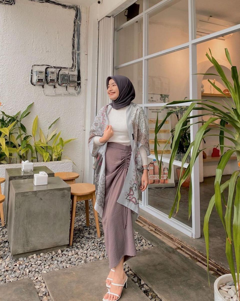tren OOTD hijab untuk kondangan yang viral tahun 2022 (instagram.com/bbyjiangel_)