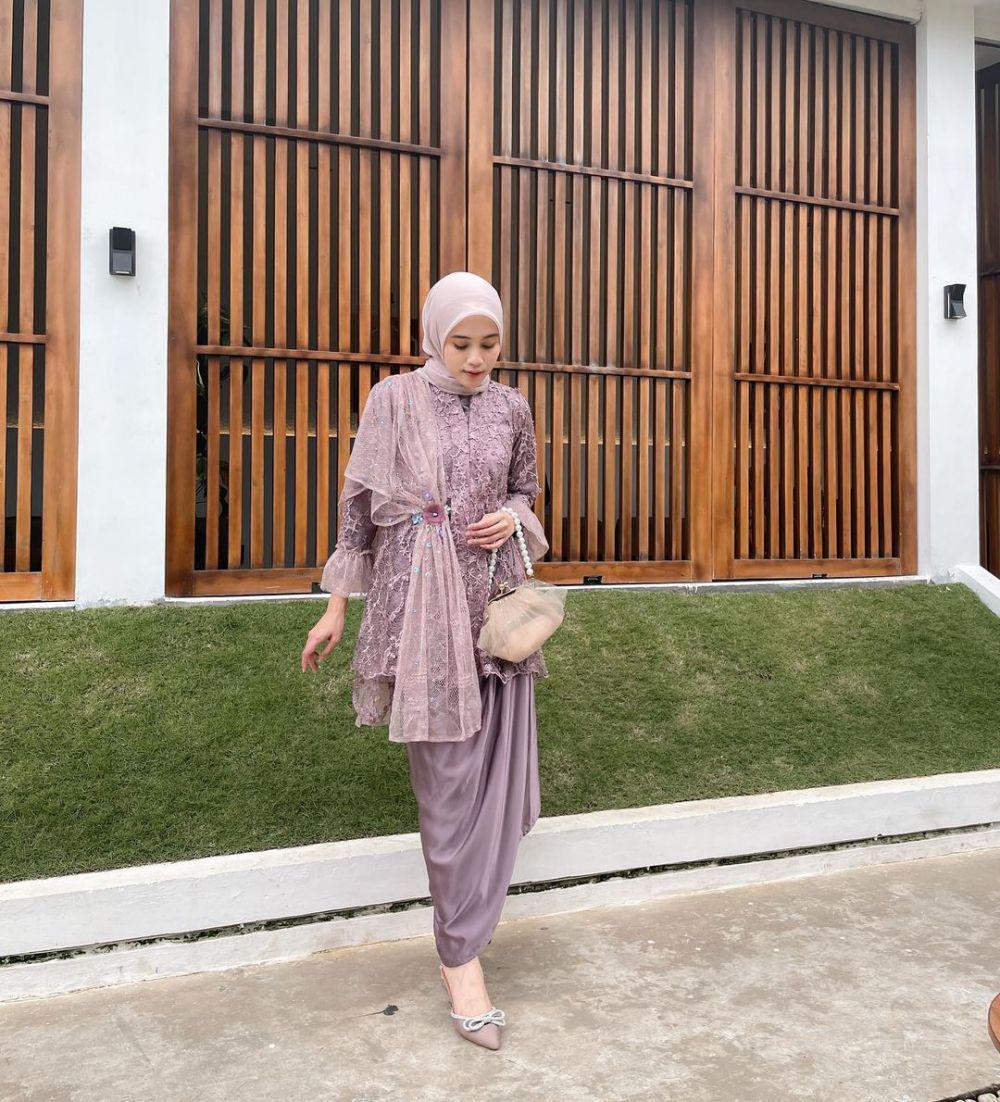 tren OOTD hijab untuk kondangan yang viral tahun 2022 (instagram.com/vinamaulina)
