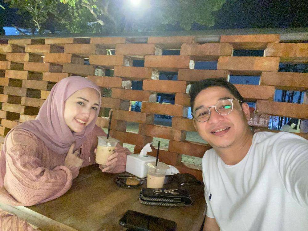 9 Swafoto Pasha Ungu dan Adelia, Pasangan Artis Adem Ayem!