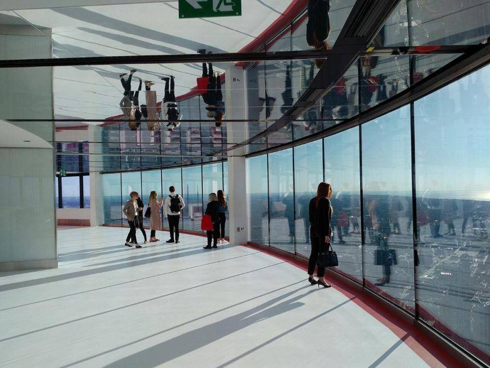 CN Tower (canadianinteriors.com)