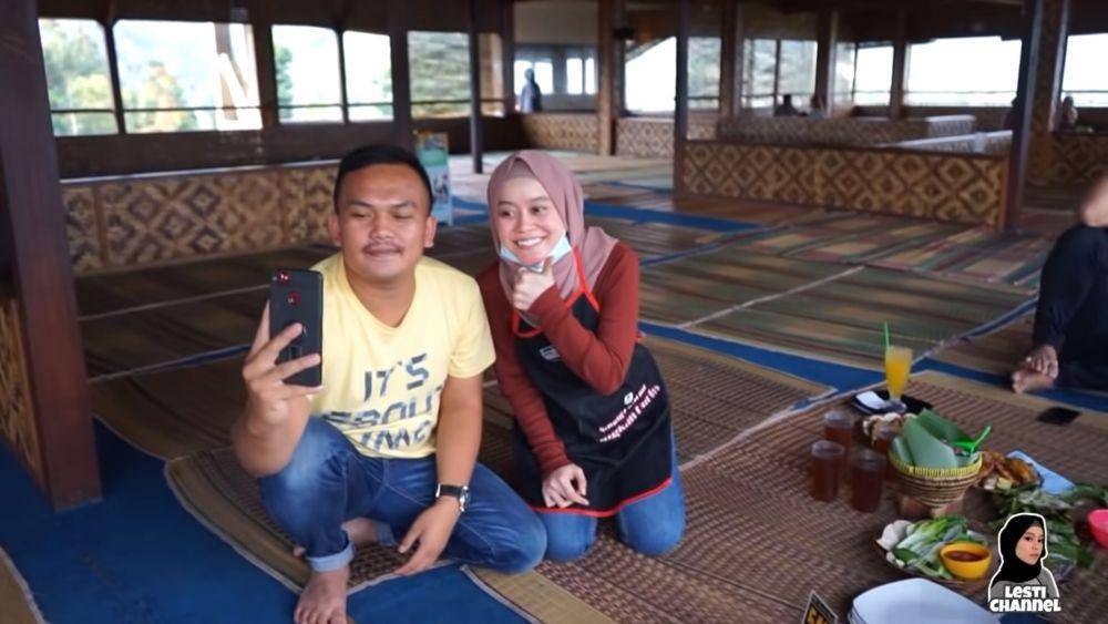restoran Lesti Kejora dan Rizky Billar (youtube.com/lestichannel)