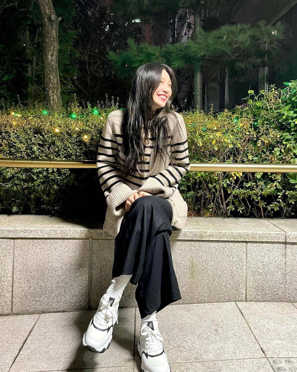 padu padan outfit stripe ala Joy Red Velvet (instagram.com/_imyour_joy)