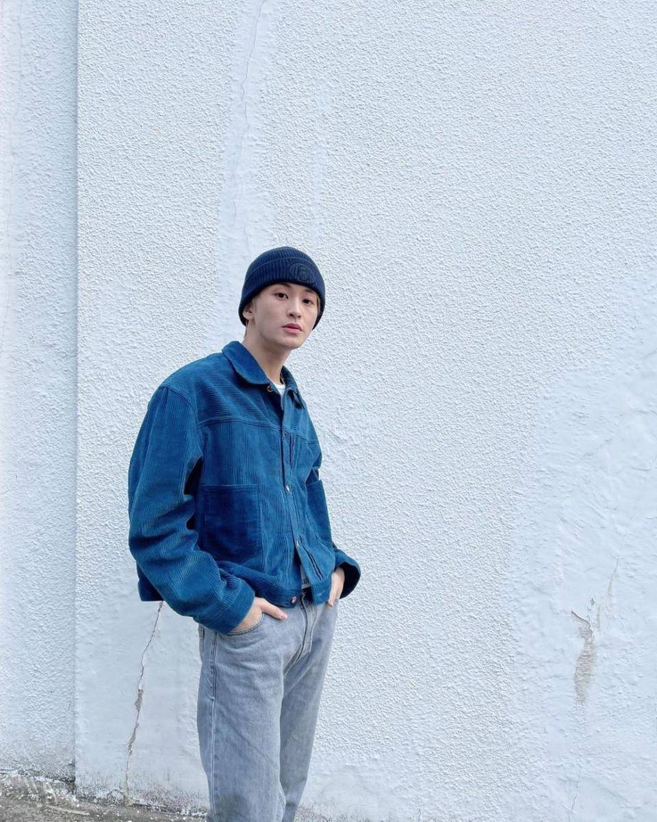 Inspirasi outfit ala Mark Lee (instagram/onyourm__ark)
