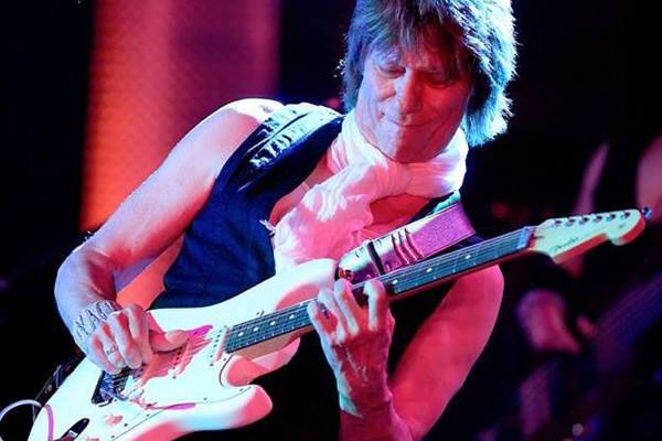 Jeff Beck sebagai gitaris terbaik dunia (jeffbeck.com)