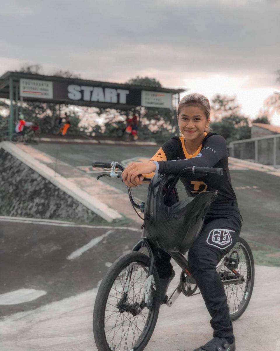 Pebalap sepeda BMX Indonesia, Jasmine Azzahra (Instagram.com/jasmine.azzahraa)