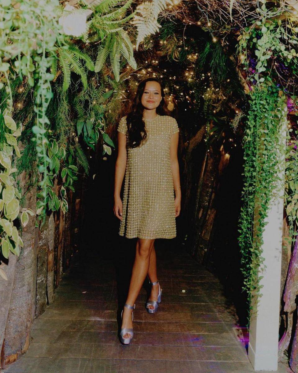 outfit Melati Wijsen (https://www.instagram.com/melatiwijsen/)
