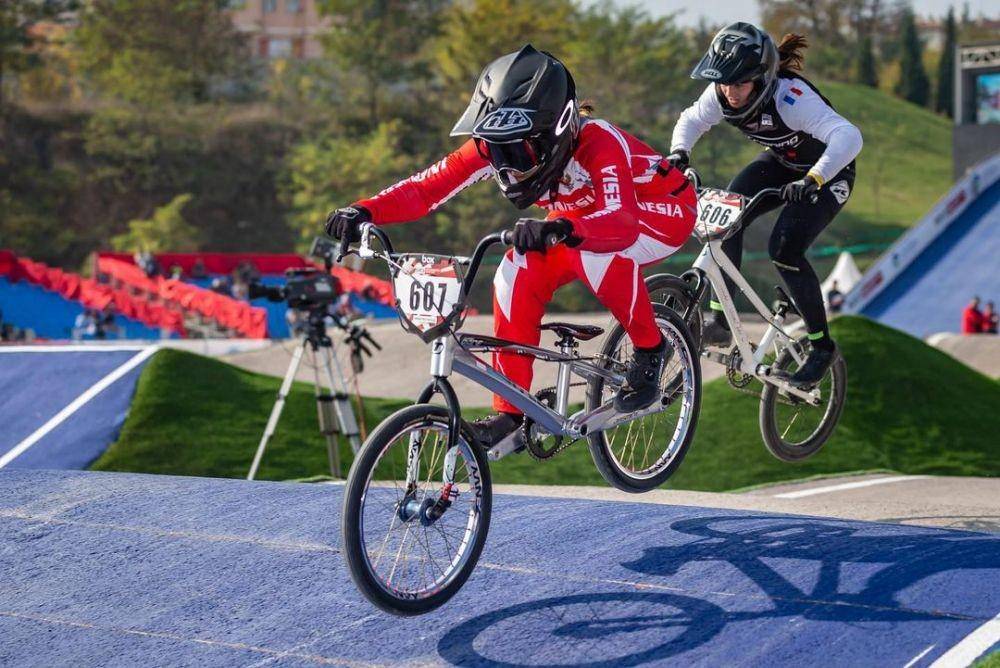 Pebalap sepeda BMX Indonesia, Jasmine Azzahra (Instagram.com/jasmine.azzahraa)