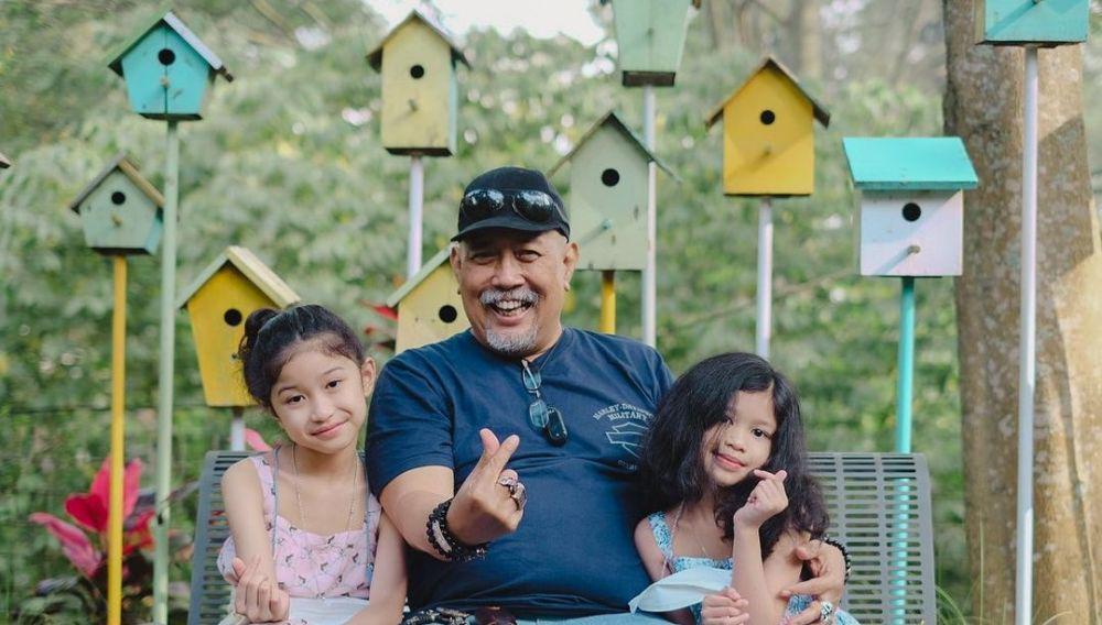 Kakek Penyayang, 9 Potret Indro Warkop Quality Time Bareng Cucu