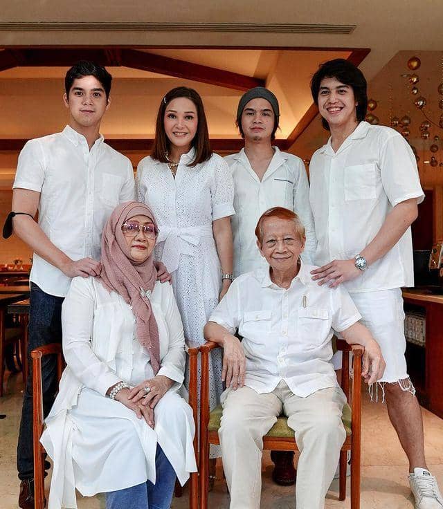 potret keluarga Maia Estianty (instagram.com/maiaestiantyreal)