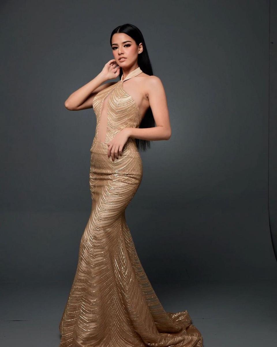 Gaya dress halter ala Susan Sameh (instagram.com/susansameeh)