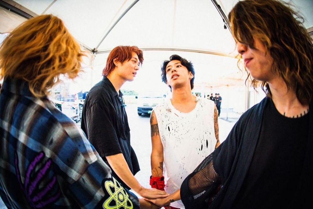 10 potret ONE OK ROCK di Summer Sonic Festival 2022, Tetap Energik!