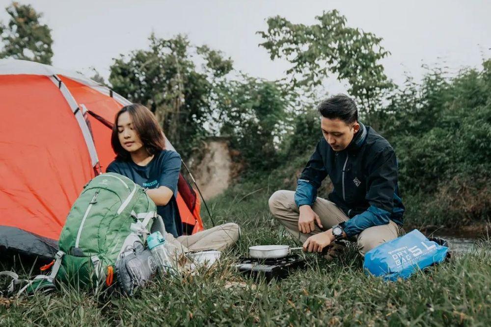 8 Rekomendasi Gear Outdoor Terbaik dari Brand Lokal, Kualitas Oke!