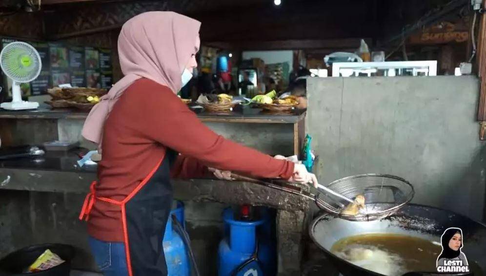 restoran Lesti Kejora dan Rizky Billar (youtube.com/lestichannel)