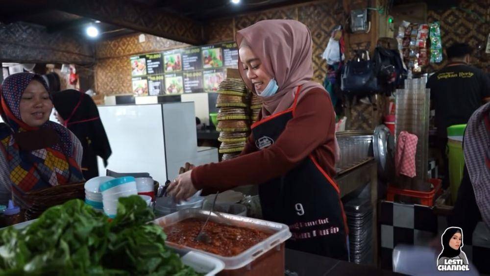 restoran Lesti Kejora dan Rizky Billar (youtube.com/lestichannel)