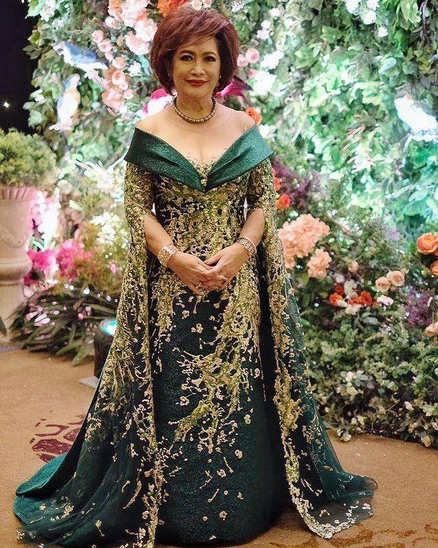 inspirasi baju kondangan warna hijau emerald (instagram.com/eddybetty)