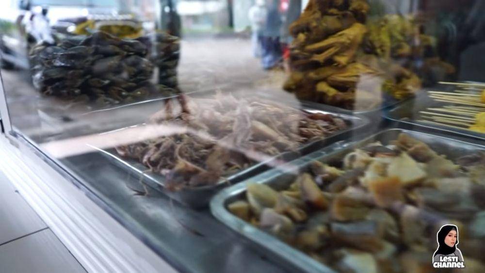 restoran Lesti Kejora dan Rizky Billar (youtube.com/lestichannel)