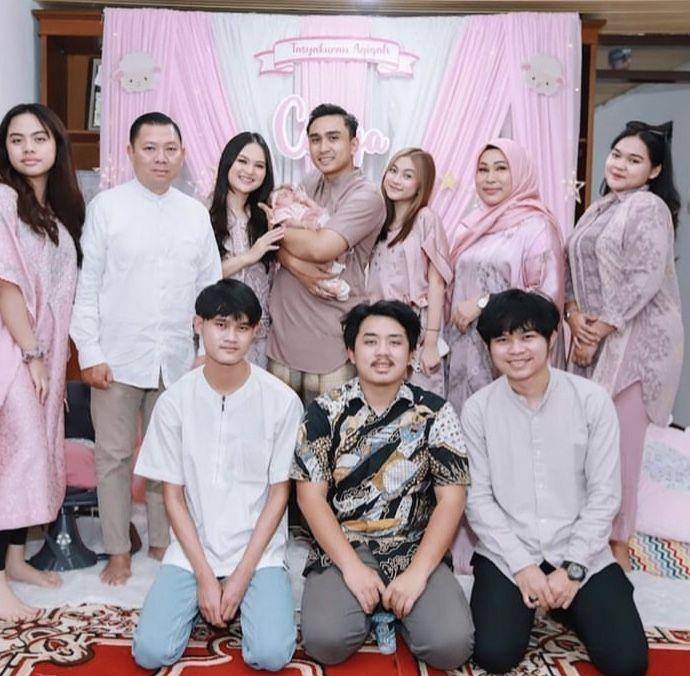 Akikah lutfi (instagram.com/nadyaindry)