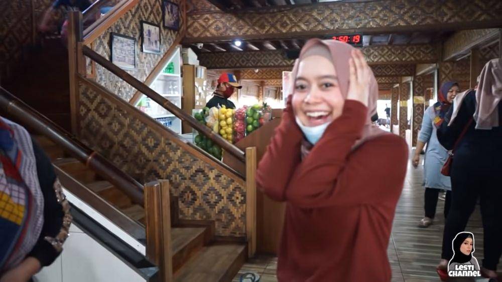 restoran Lesti Kejora dan Rizky Billar (youtube.com/lestichannel)