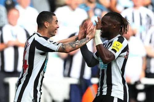 Pemain Newcastle melakukan selebrasi saat mencetak gol ke gawang Manchester City, Minggu (21/8/2022). (premierleague.com)