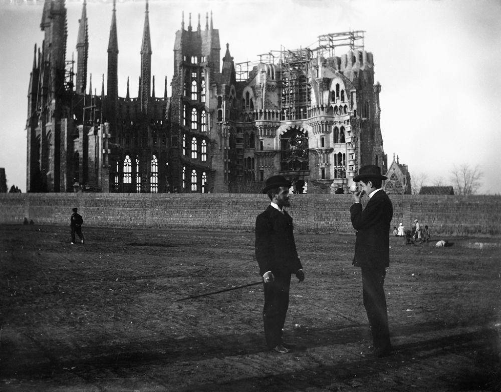 potret Basilika Sagrada Familia di tahun 1905 (commons.wikimedia.org/Baldomer Gili i Roig)