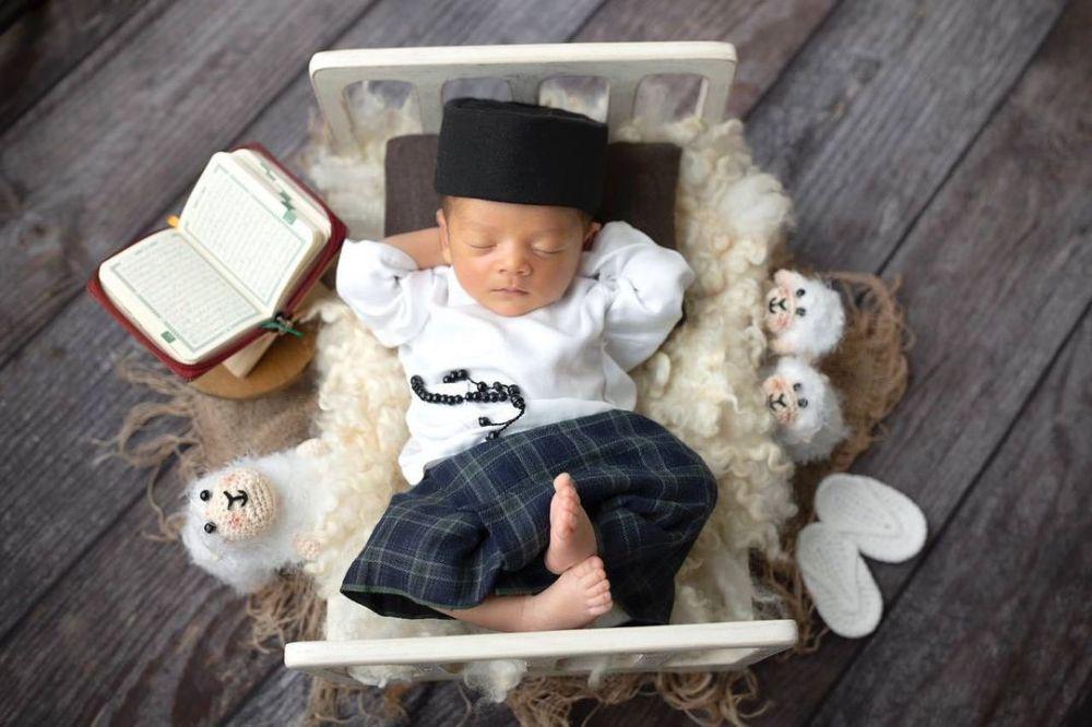 Pemotretan newborn anak Fairuz A Rafiq. (instagram.com/fairuzarafiq)