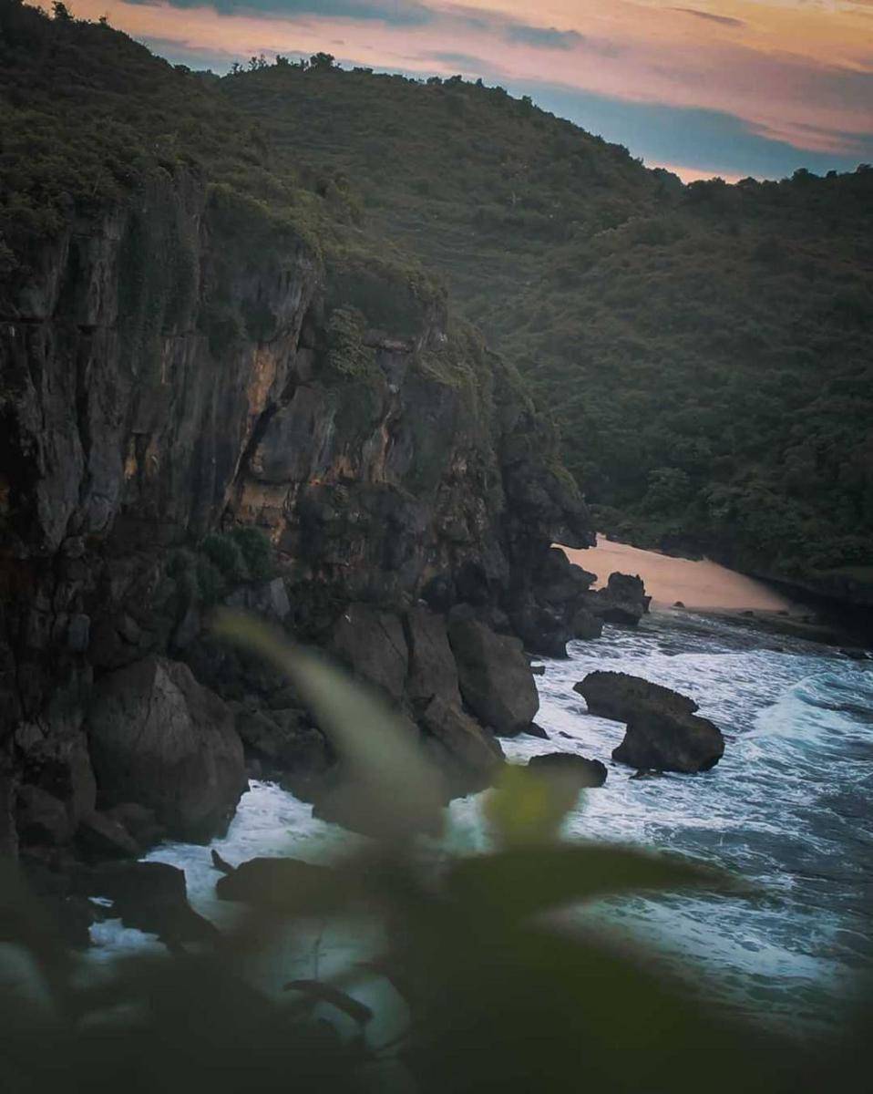 Pantai Ngluwen (instagram.com/arypngstuu)