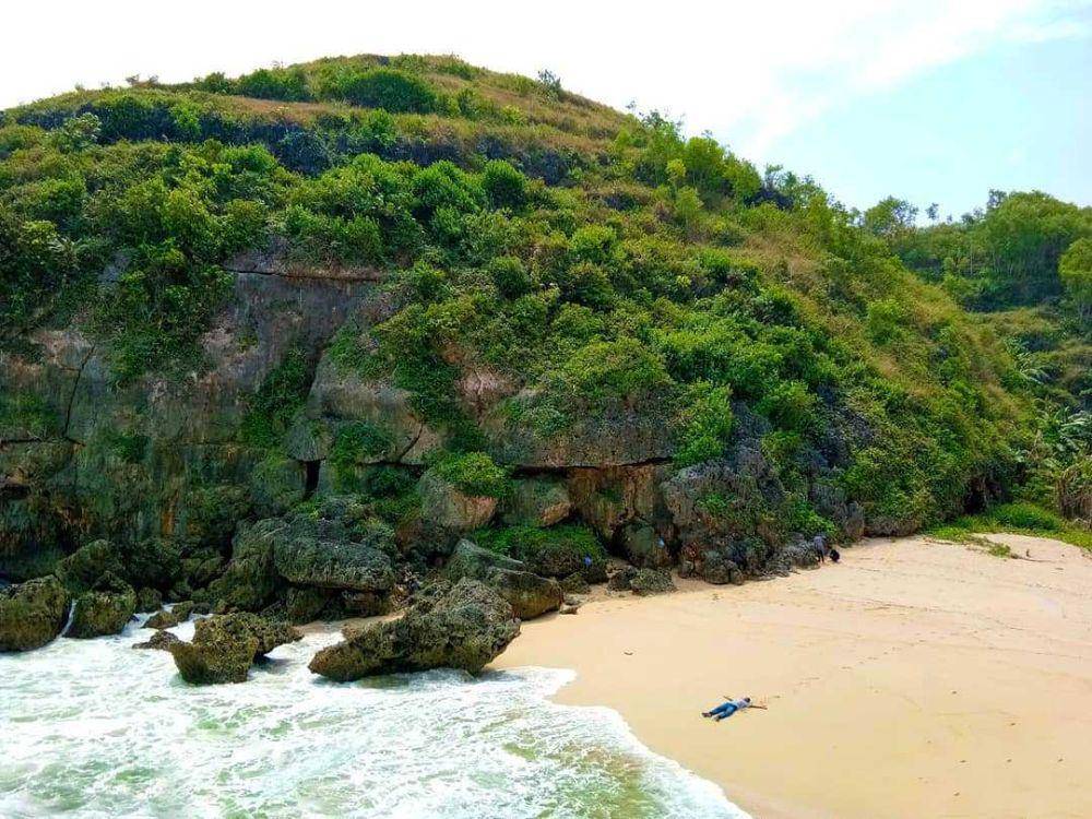 Pantai Ngluwen (instagram.com/ericvirgiawan)