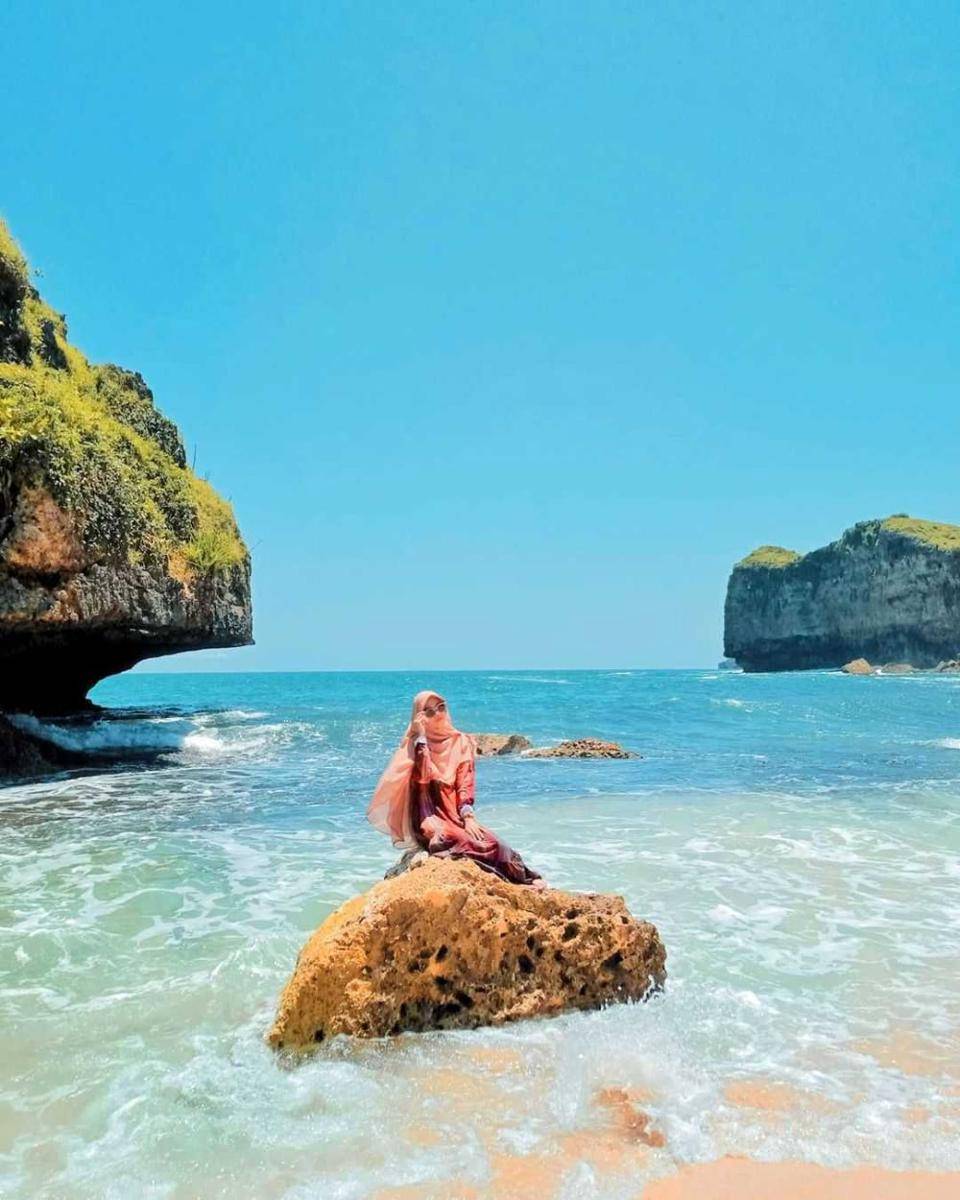 Pantai Ngluwen (instagram.com/mayarenanda_)