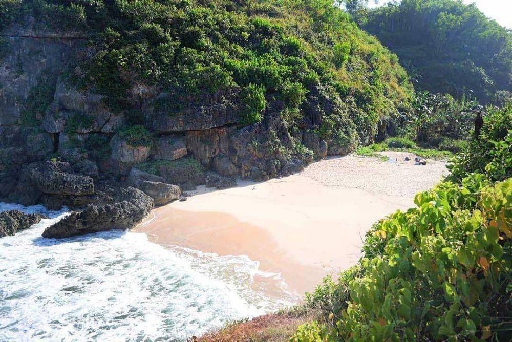 Pantai Ngluwen (instagram.com/dwikakek23)