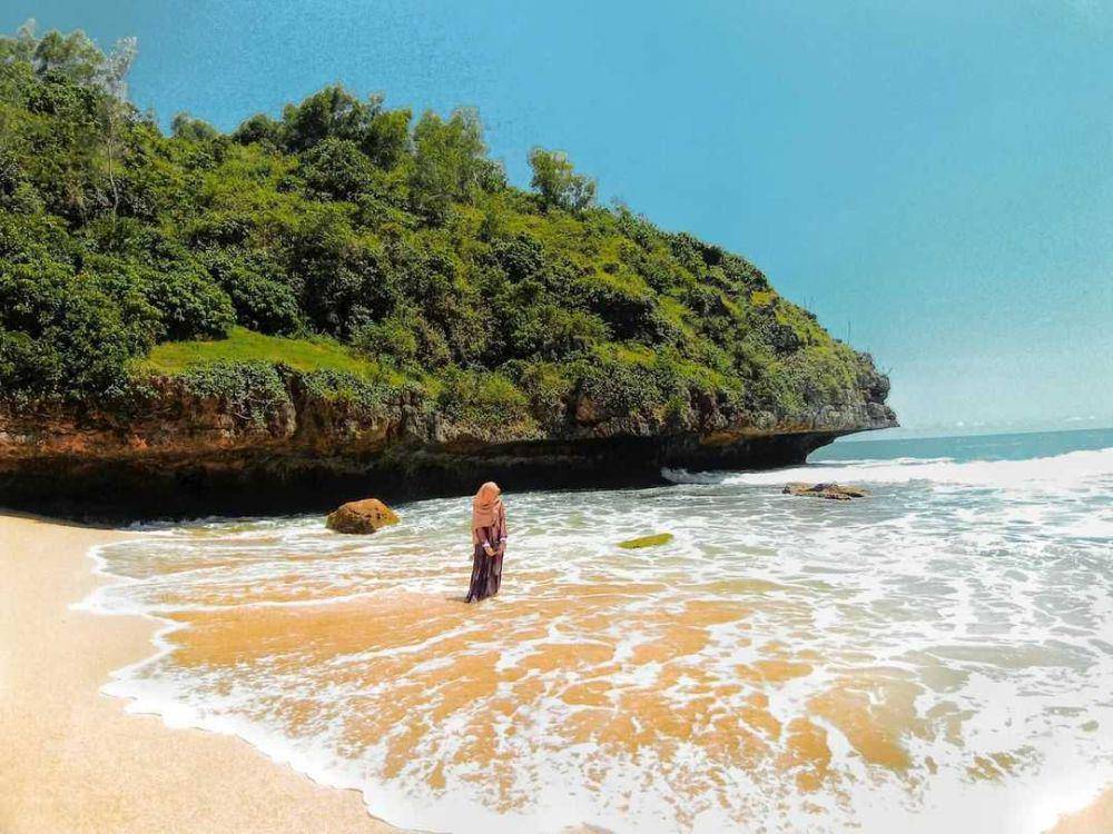 Pantai Ngluwen (instagram.com/mayarenanda_)
