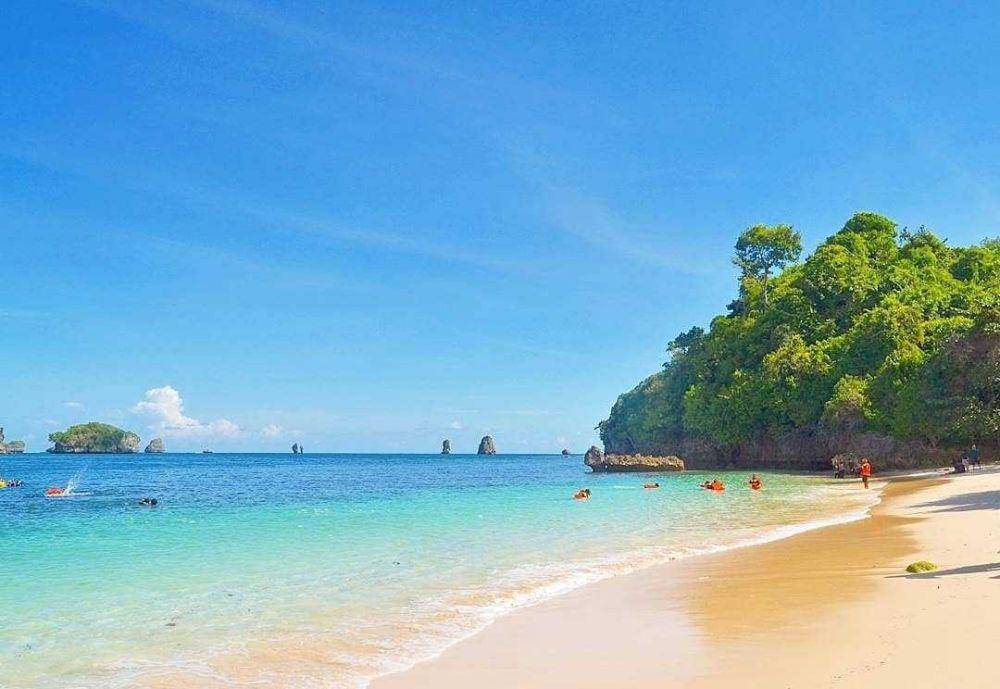 Pantai Tiga Warna (instagram.com/pantaitigawarna)
