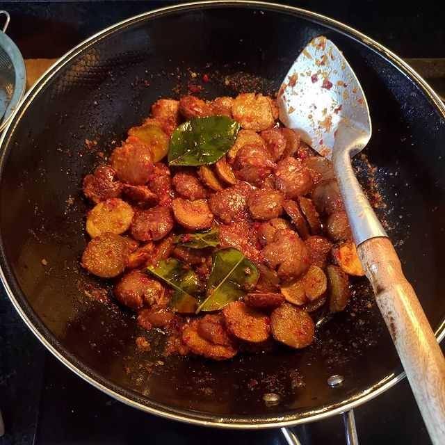 ilustrasi memasak jengkol balado (instagram.com/aningpmhdi)