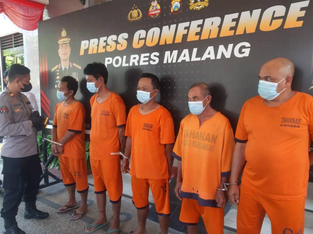 Para pelaku judi online saat berada di Polres Malang. Dok/Humas Polres Malang