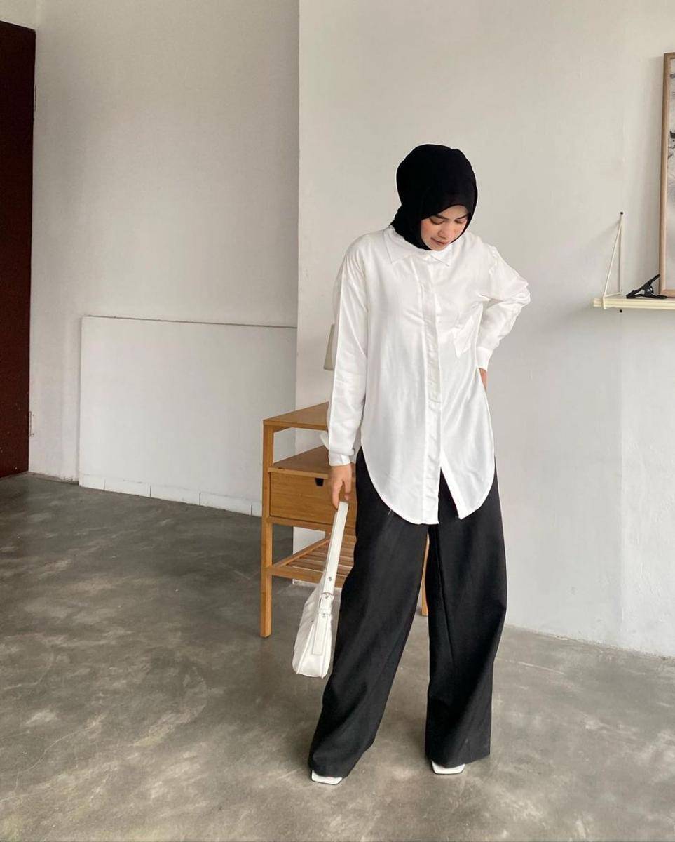 inspirasi OOTD kemeja putih (instagram.com/aishaibrahimmm)