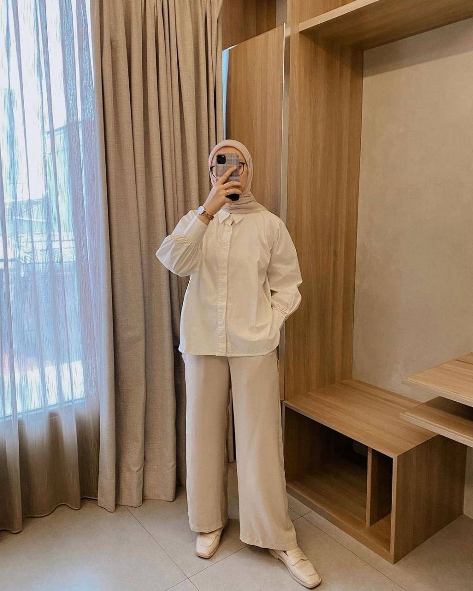 inspirasi OOTD kemeja putih (instagram.com/alaekabachir)