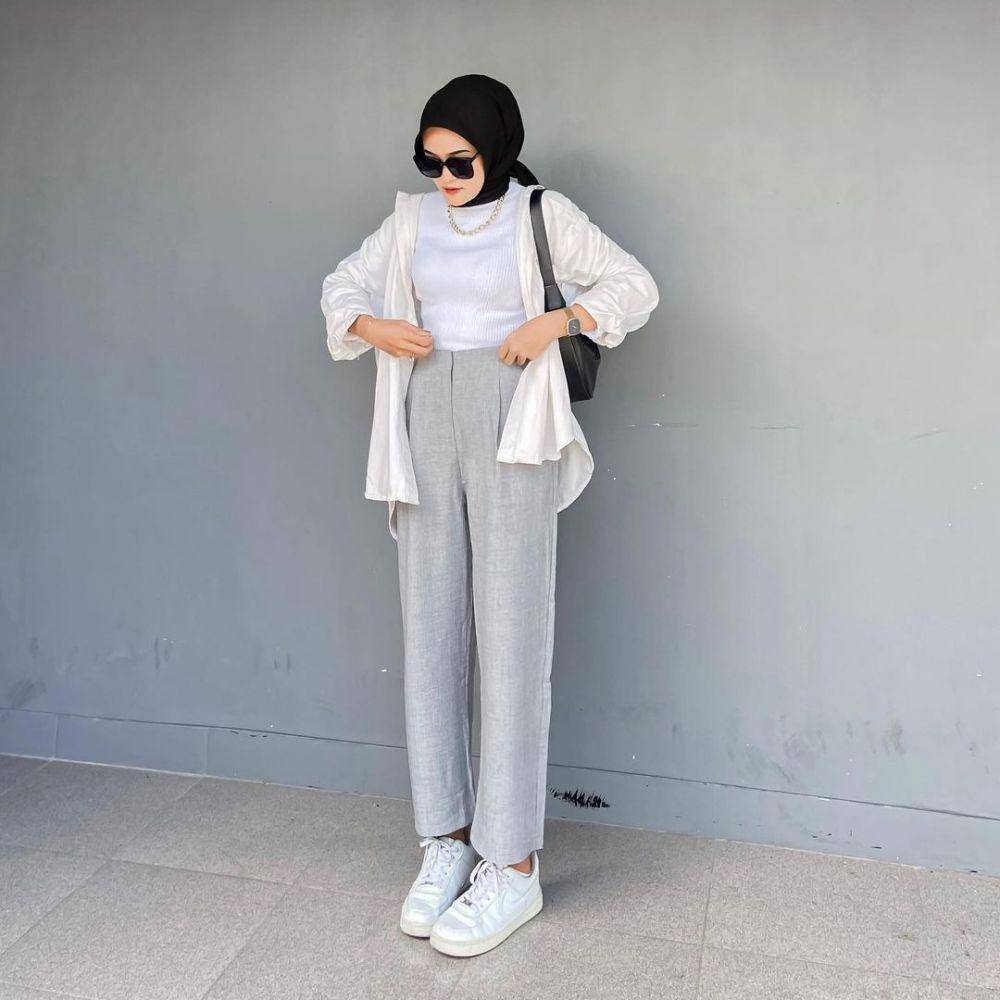 inspirasi OOTD kemeja putih (instagram.com/fadhillakhaerunisa)