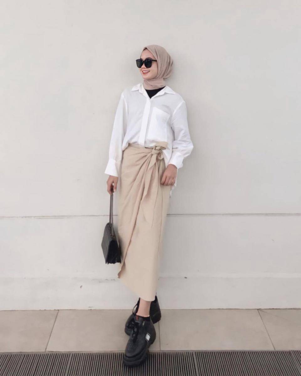 ootd pakai rok lilit (instagram.com/rizkahsnainy)